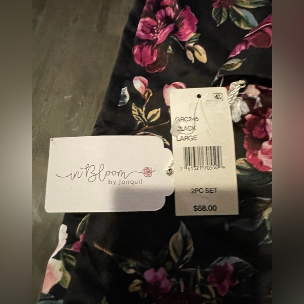 NWT Satin pajamas set with pants size large
